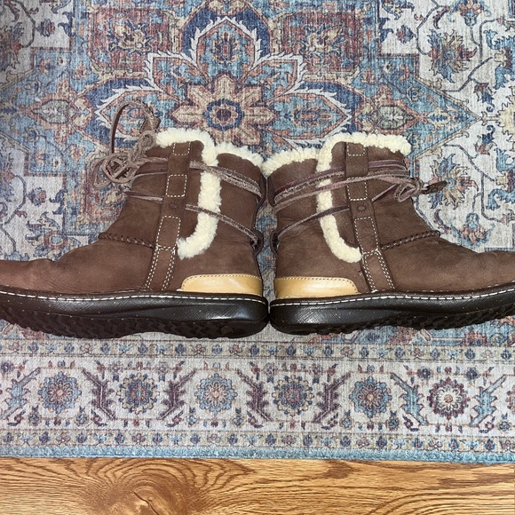 UGG Booties (7), Australia 5587 Brown Suede Leather Sheepskin - Picture 14 of 16